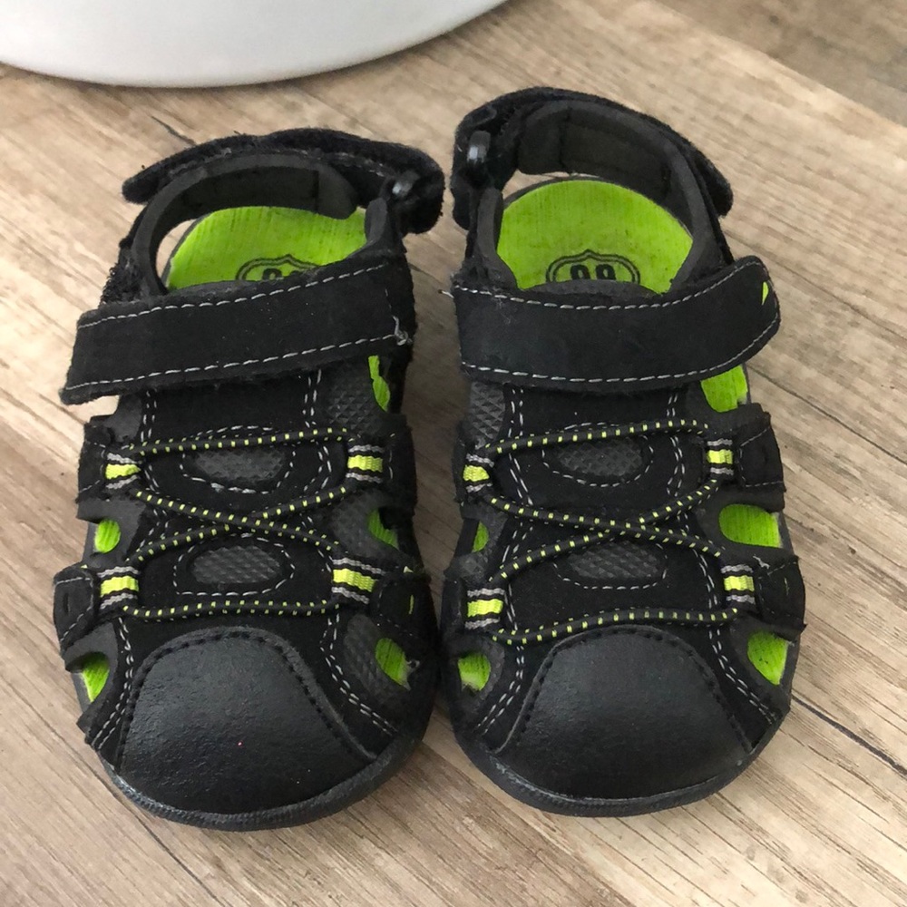 Boys Velcro sandals size 4 toddler